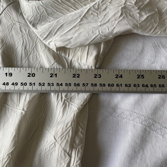 Claire France Women's White Textured 1/2 Sleeve Button Up Blouse Size 16 - Picture 10 of 13